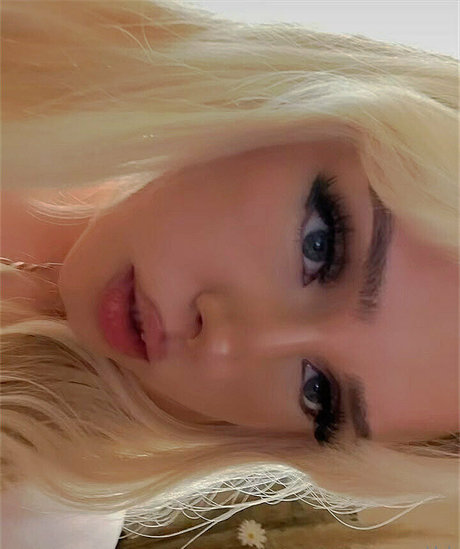 Naakte gelekte OnlyFans-foto van Titslikedaisy