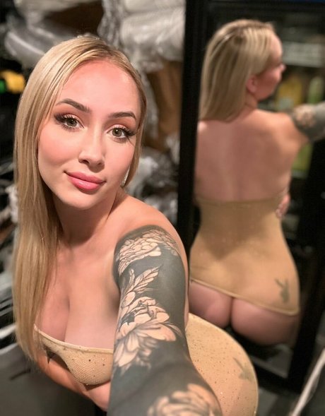 Naakte gelekte OnlyFans-foto van Eva Rae