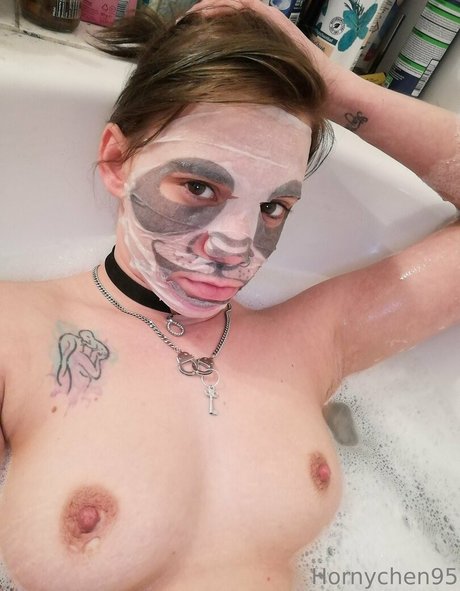 Naakte gelekte OnlyFans-foto van Hrnychen95