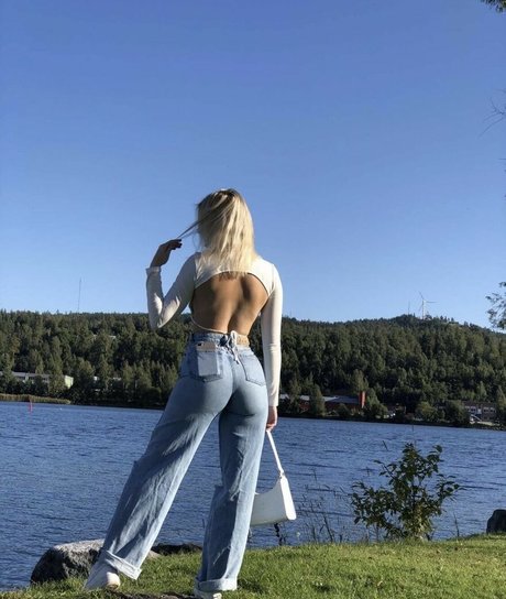 Naakte gelekte OnlyFans-foto van Arielle Burstrom