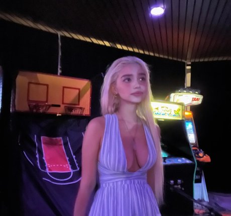 Naakte gelekte OnlyFans-foto van Sab Zada