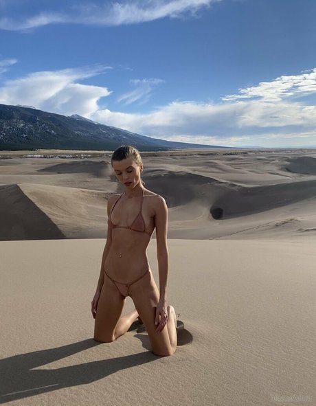 Naakte gelekte OnlyFans-foto van Lovemoxxi
