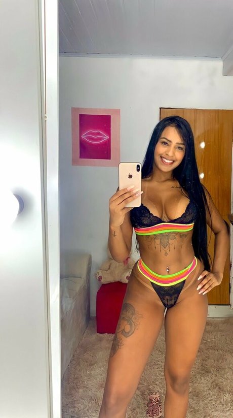 Naakte gelekte OnlyFans-foto van Catharina Gama