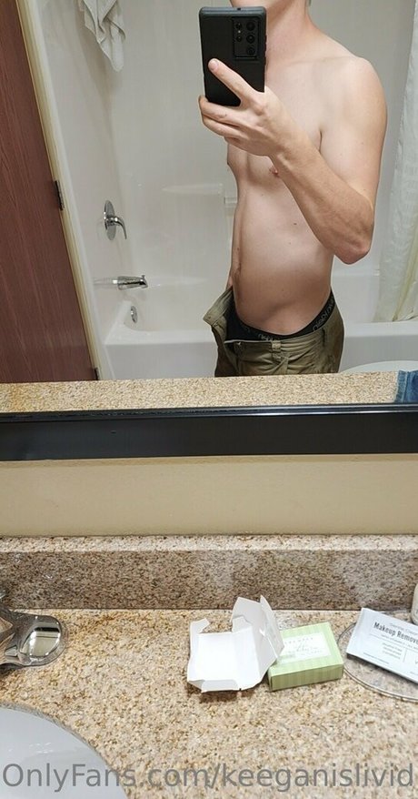 Naakte gelekte OnlyFans-foto van Keeganislivid