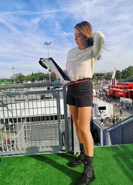 Naakte gelekte OnlyFans-foto van Suzi Perry