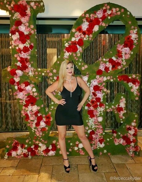 Naakte gelekte OnlyFans-foto van Therebeccaryder