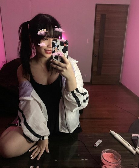 Naakte gelekte OnlyFans-foto van Sadparu