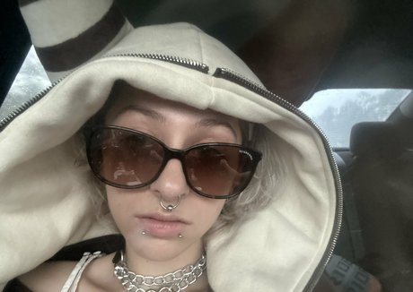 Naakte gelekte OnlyFans-foto van Sinfulsheaxxx
