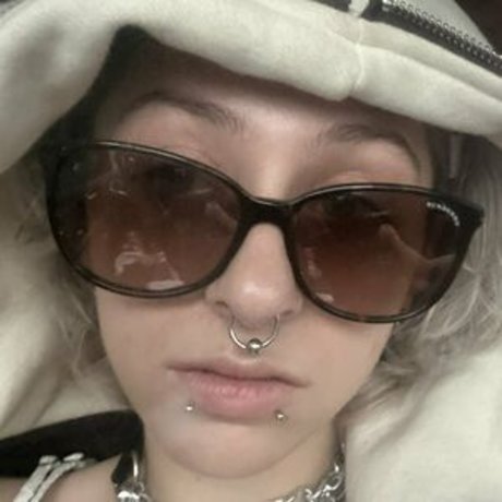 Naakte gelekte OnlyFans-foto van Sinfulsheaxxx