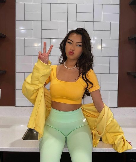 Naakte gelekte OnlyFans-foto van Babeychar