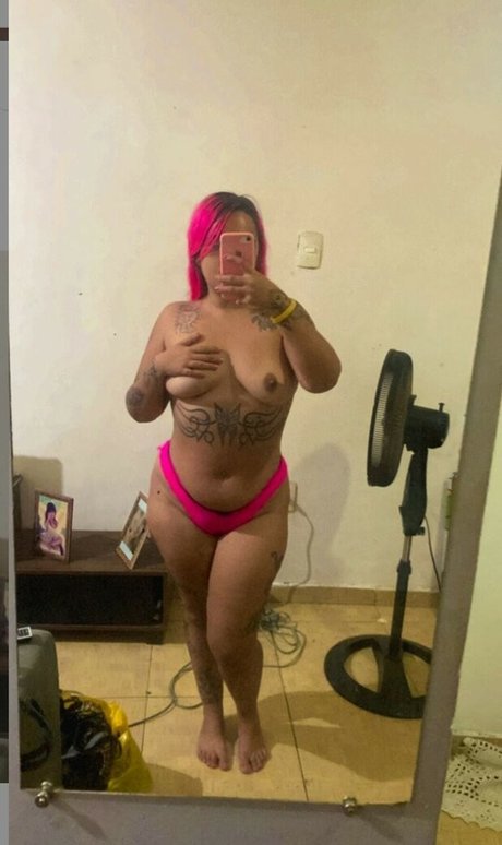 Naakte gelekte OnlyFans-foto van Babyperigosa