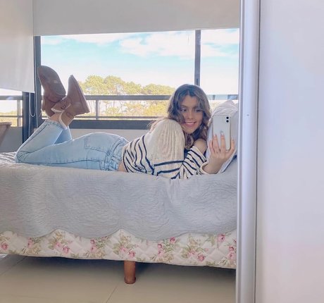 Naakte gelekte OnlyFans-foto van Olivia Herdt