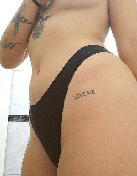 Naakte gelekte OnlyFans-foto van Rosecamxxx
