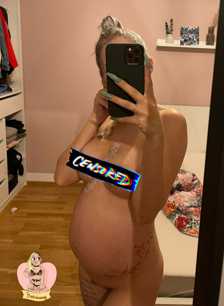 Naakte gelekte OnlyFans-foto van Boobsbunnyfree