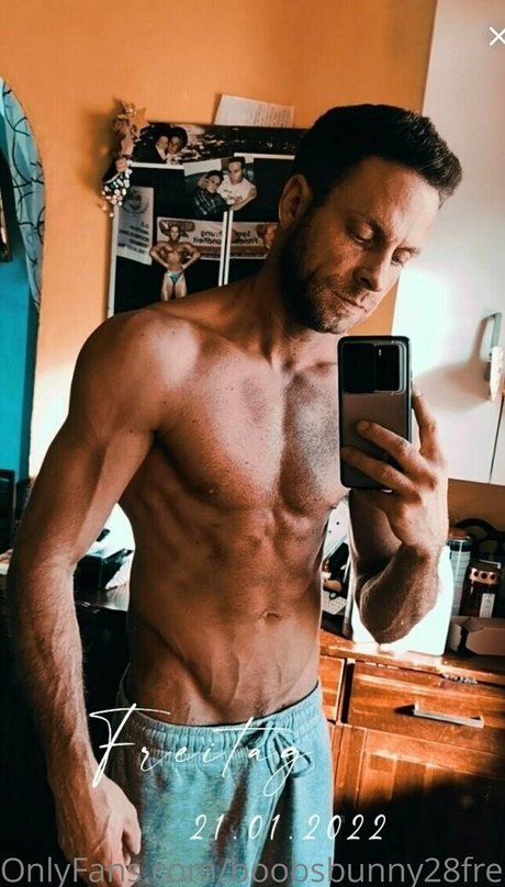 Naakte gelekte OnlyFans-foto van Boobsbunnyfree