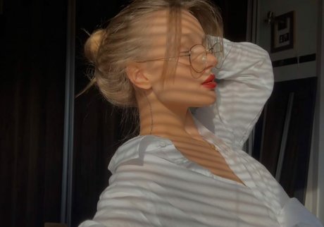 Naakte gelekte OnlyFans-foto van Karina Muzhalovska
