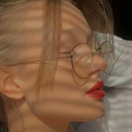 Naakte gelekte OnlyFans-foto van Karina Muzhalovska