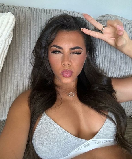 Naakte gelekte OnlyFans-foto van Paige Thorne