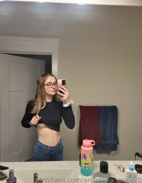 Naakte gelekte OnlyFans-foto van Anastasiagrace20