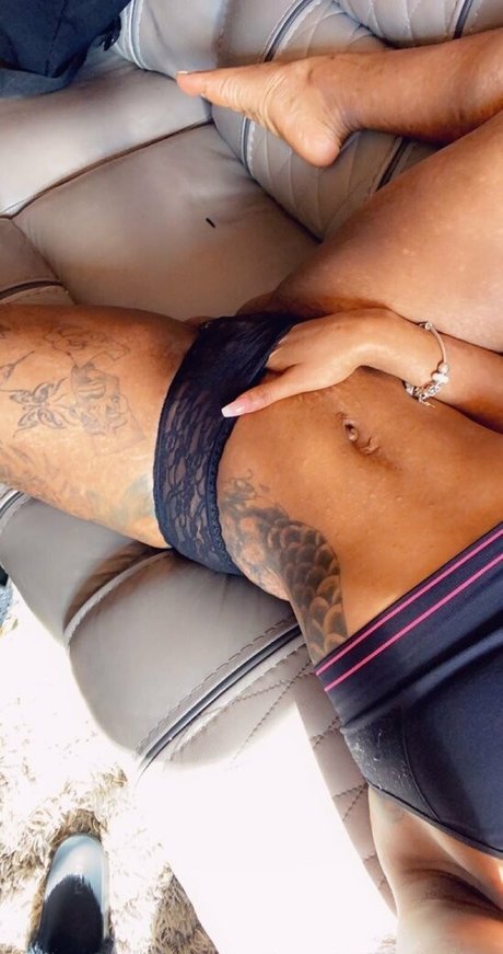 Naakte gelekte OnlyFans-foto van Perfectprices