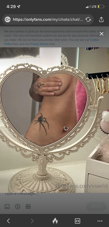 Naakte gelekte OnlyFans-foto van Vswrld