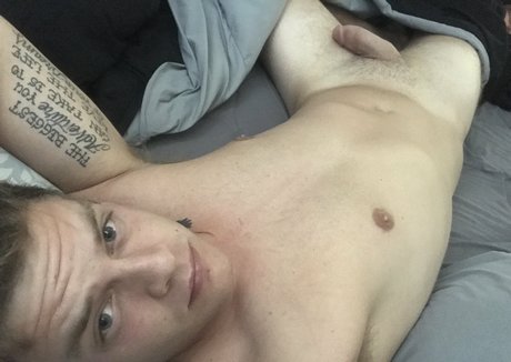 Naakte gelekte OnlyFans-foto van Heyitskalen