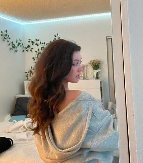 Naakte gelekte OnlyFans-foto van Imsiiimone