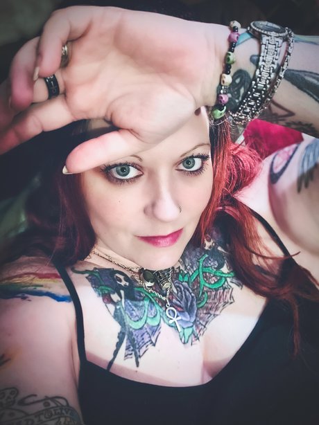 Naakte gelekte OnlyFans-foto van Mistress Heather