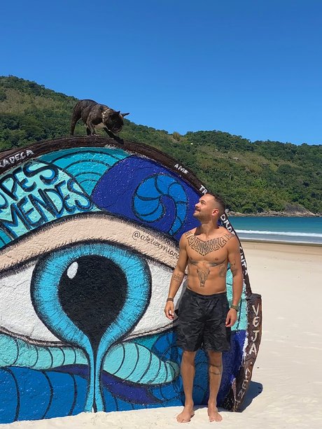 Naakte gelekte OnlyFans-foto van Cristiano Oliveira