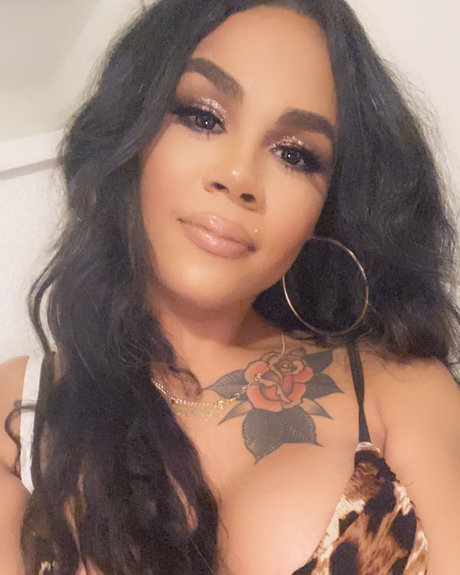 Naakte gelekte OnlyFans-foto van Ricangoddesss