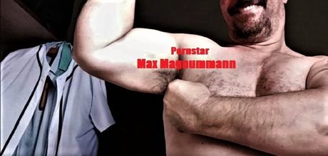 Naakte gelekte OnlyFans-foto van Max Magnummann