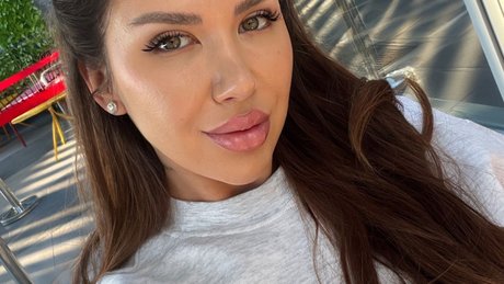 Naakte gelekte OnlyFans-foto van Monicabae