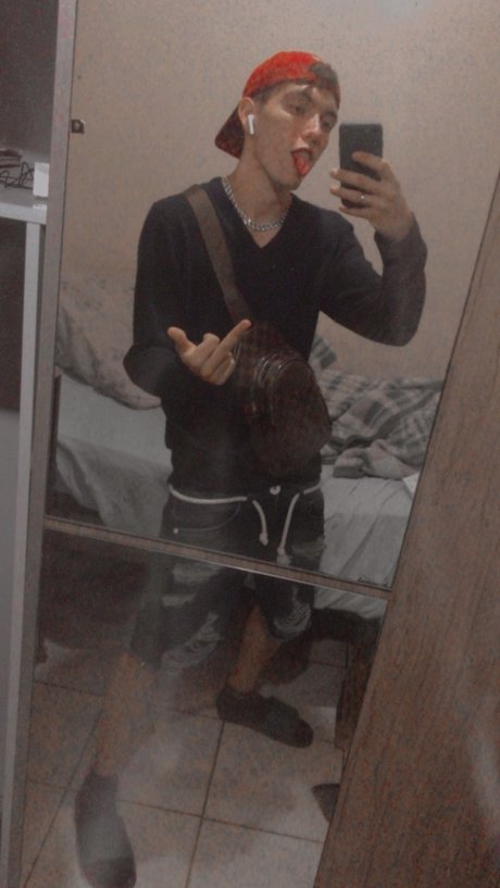 Naakte gelekte OnlyFans-foto van Romeu Moreira