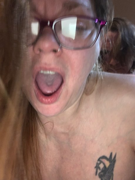 Naakte gelekte OnlyFans-foto van Lyvvy Luv