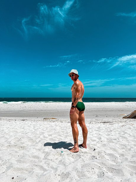 Naakte gelekte OnlyFans-foto van Peaches