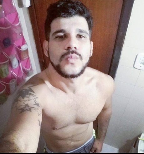 Naakte gelekte OnlyFans-foto van Carlinhos