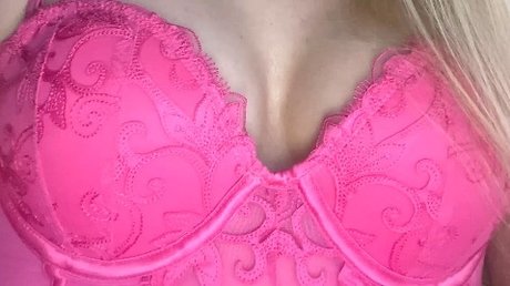 Naakte gelekte OnlyFans-foto van Ladykilleer