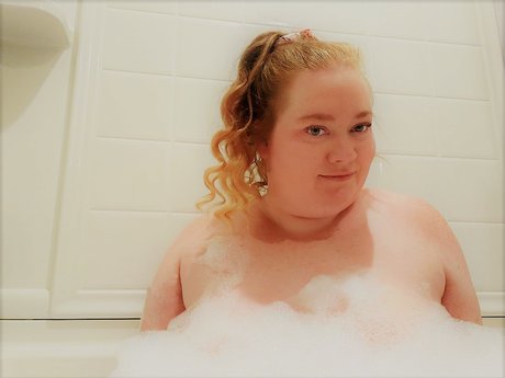Naakte gelekte OnlyFans-foto van Lady Indica Ashes
