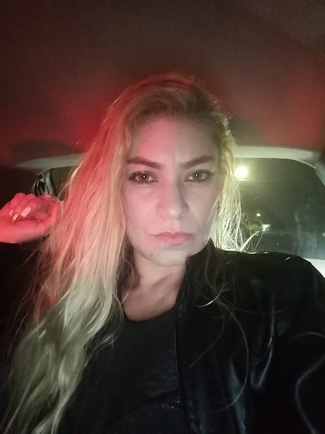 Naakte gelekte OnlyFans-foto van Karol