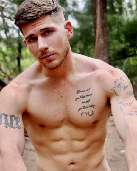 Naakte gelekte OnlyFans-foto van Derek