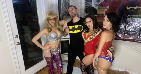 Naakte gelekte OnlyFans-foto van Batman