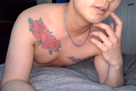 Naakte gelekte OnlyFans-foto van Kallum Wong