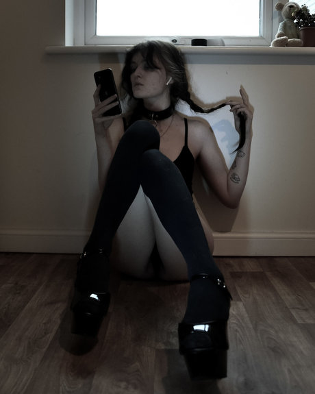 Naakte gelekte OnlyFans-foto van Sen