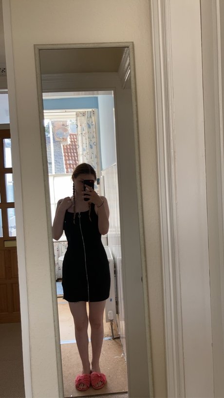 Naakte gelekte OnlyFans-foto van Hazel