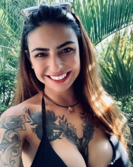 Naakte gelekte OnlyFans-foto van Hrika Marques
