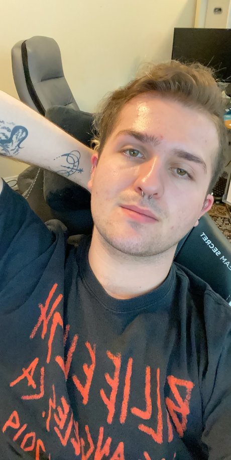 Naakte gelekte OnlyFans-foto van Ben