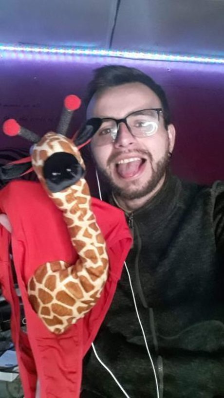 Naakte gelekte OnlyFans-foto van Fox Boy