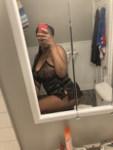 Naakte gelekte OnlyFans-foto van Taste Of Mercy