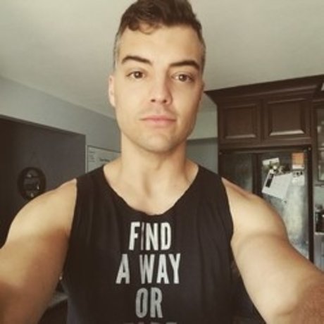 Naakte gelekte OnlyFans-foto van Max Hughes