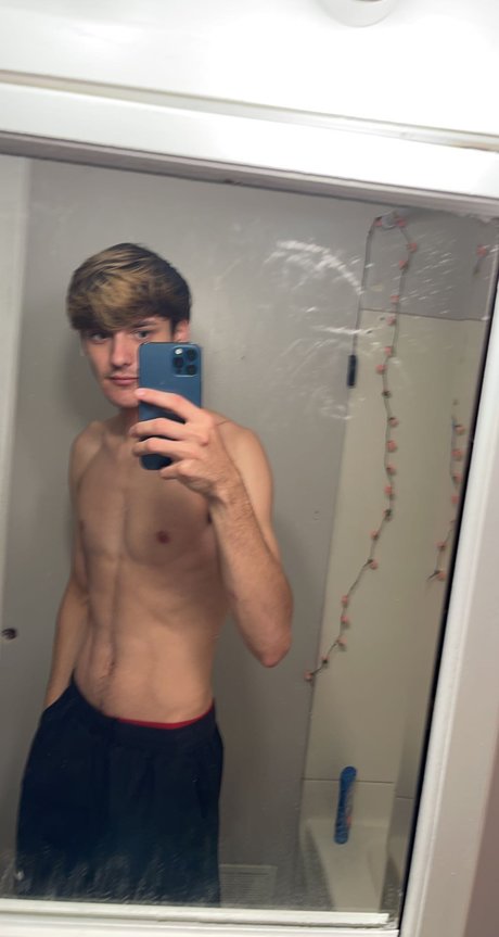 Naakte gelekte OnlyFans-foto van Mr Brody